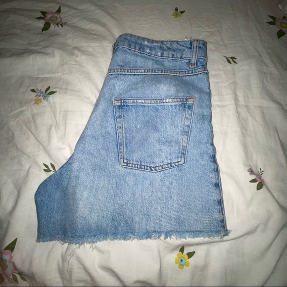 light wash topshop jean shorts 🧞‍♂️ - Picture 3 of 3